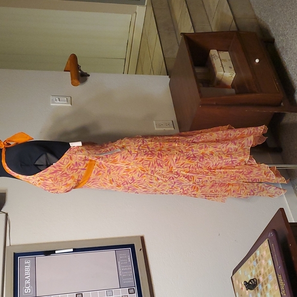 Silk Halter Dress; sz 8 - Picture 8 of 15